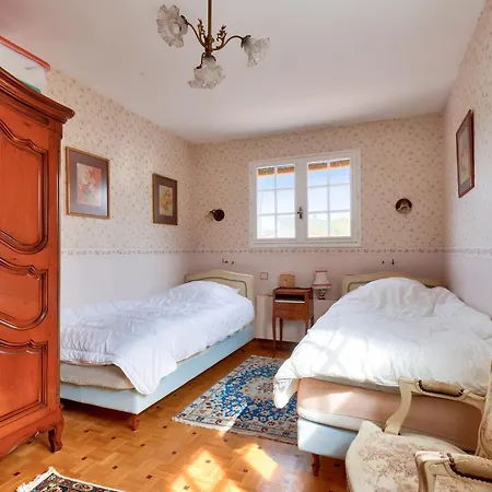 Dans Cette Grande Maison Familiale *