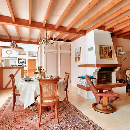 Dans Cette Grande Maison Familiale Les Sables-dʼOlonne